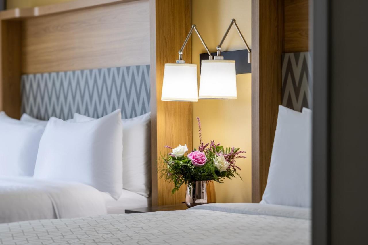Holiday Inn - Long Island - Islip Arpt East By Ihg Holtsville Kültér fotó